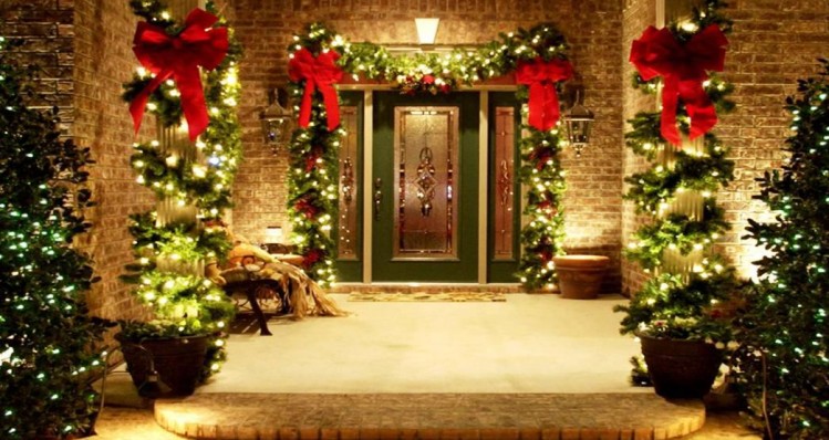 frontdoorchristmasdecoration